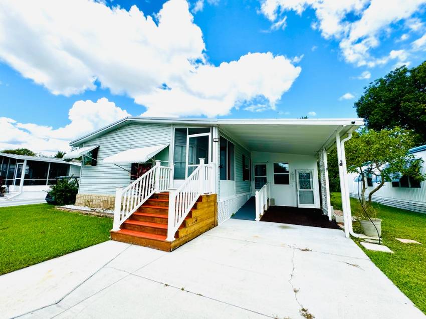 Dundee, FL Mobile Home for Sale located at 246 Greenhaven Lane W. Dell Lake Village